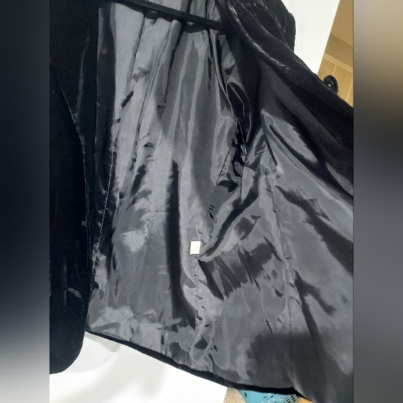 JM Collection Black Velvet 3 Button Front Long Sleeve Blazer in Size 14W - Picture 12 of 13